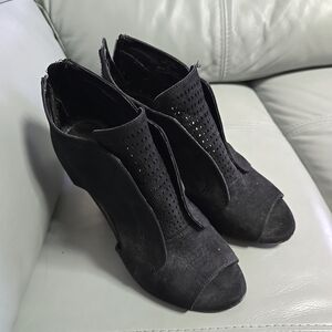 Eva and Zoe Womens Black 4" High Heels Suede Zipper On‎ Back Size 6.5
